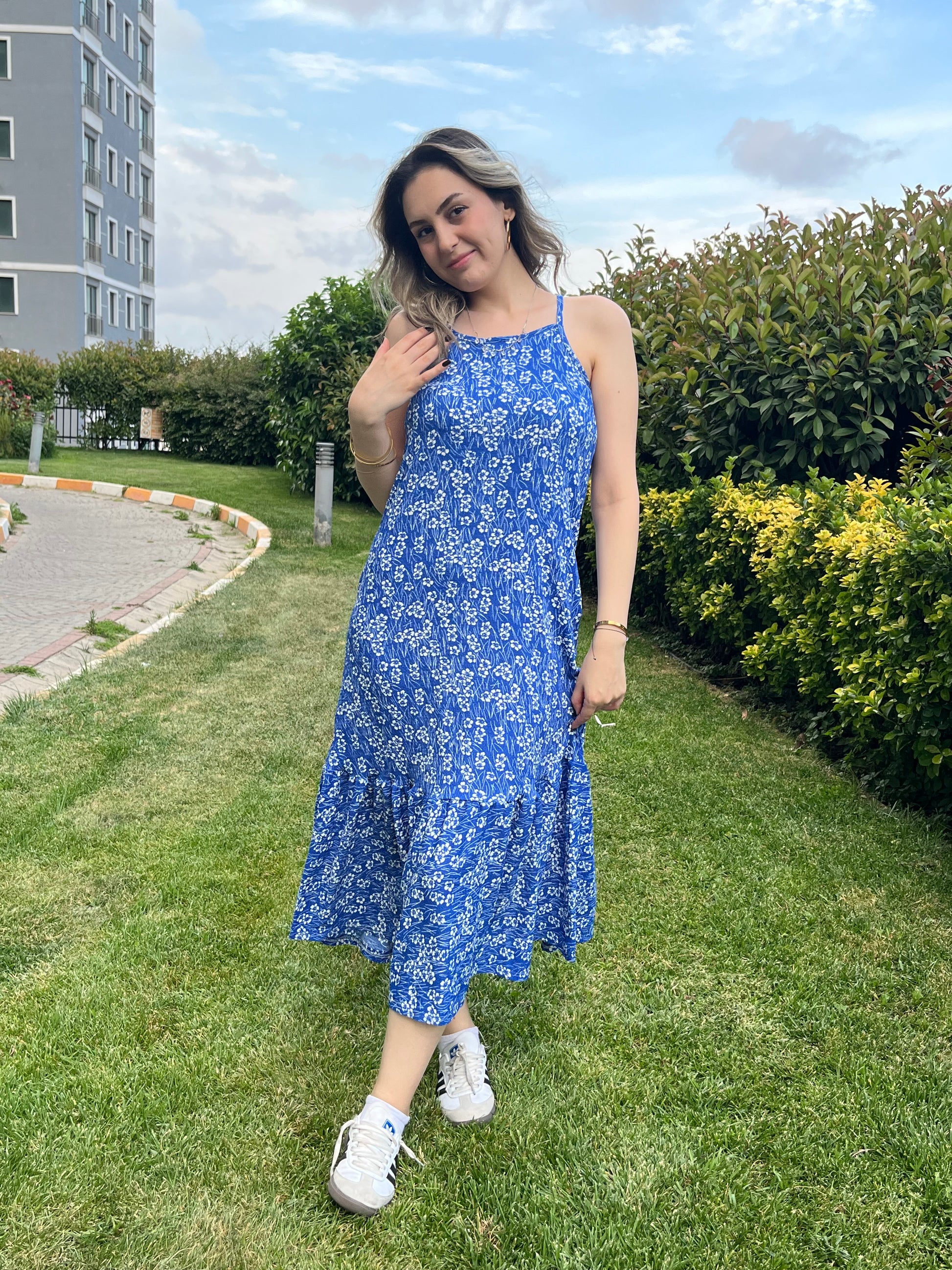 Mavi Çiçekli Askılı Elbise
