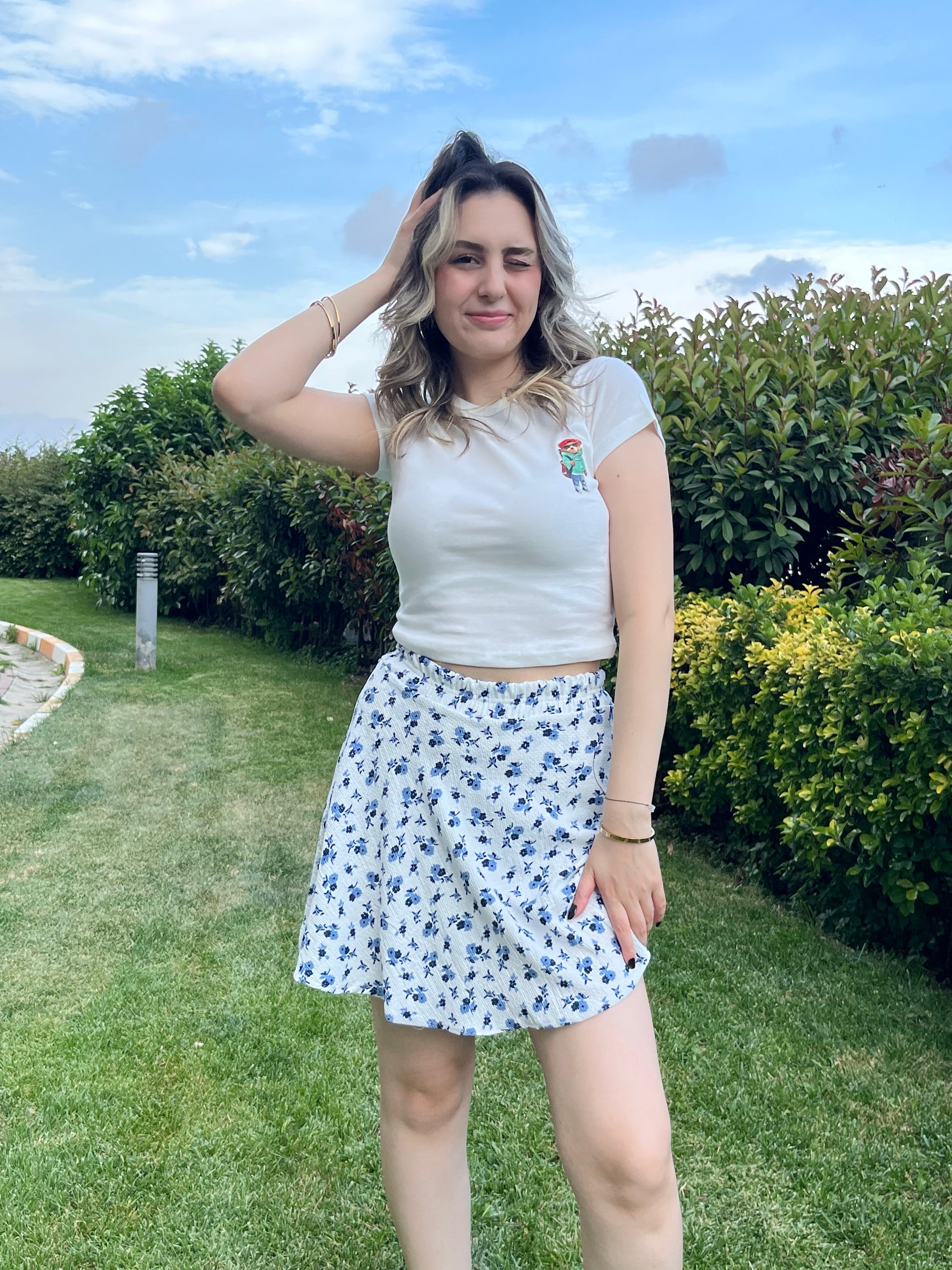 Beyaz Mavi Çiçekli Şortlu Etek