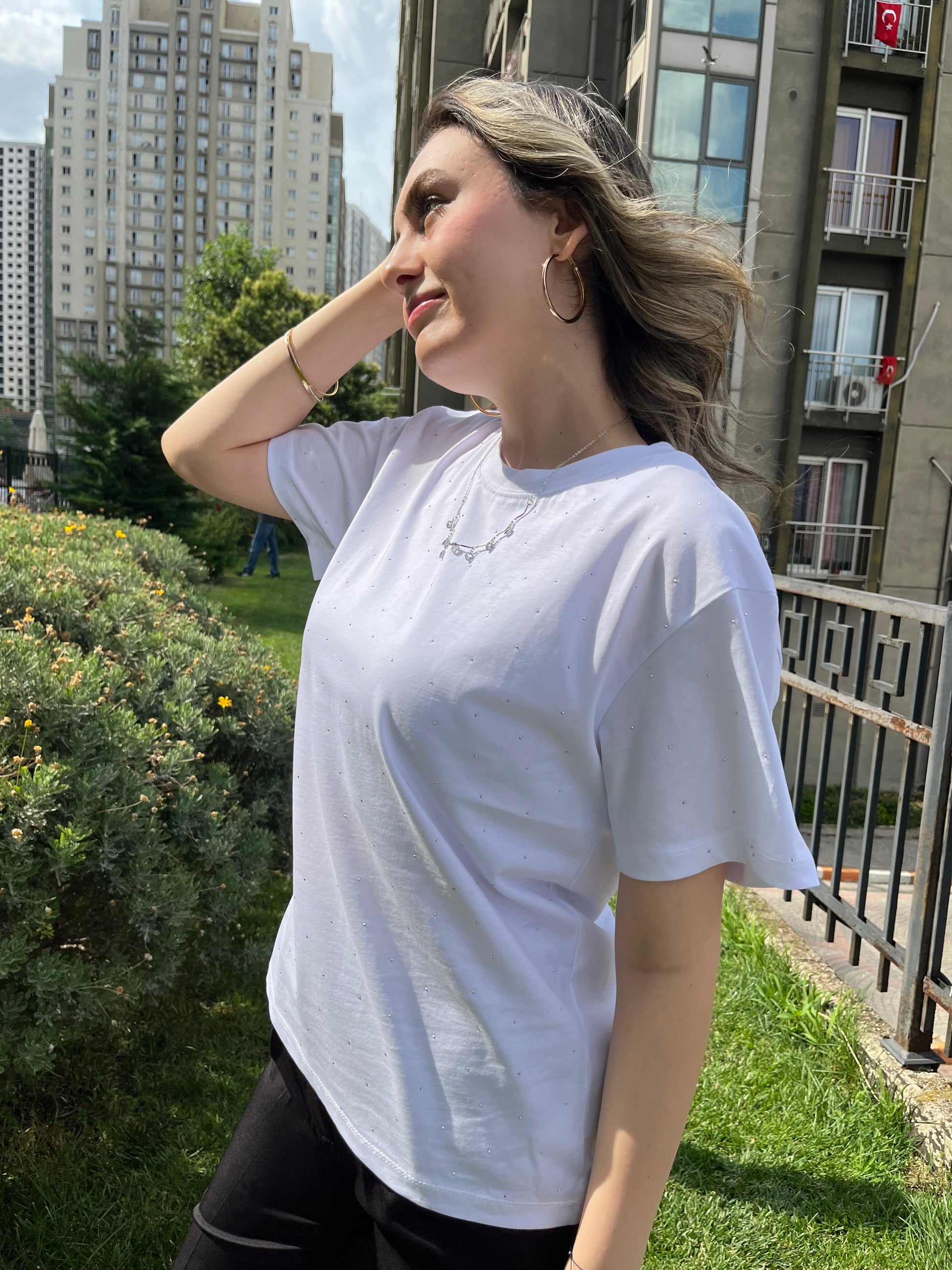 Beyaz Taşlı T-Shirt
